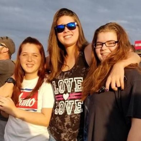 Meet your Posher, Alexia - Picture 1 of 1